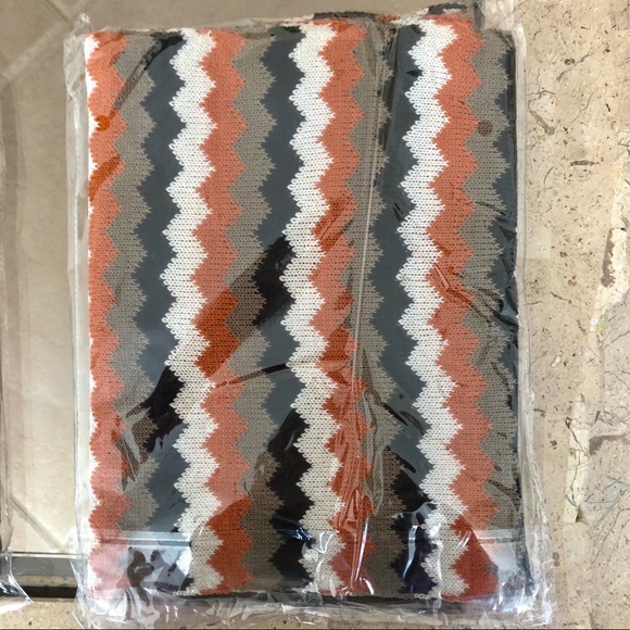 🏷️CHEVRON INFINITY SCARF - Picture 4 of 5